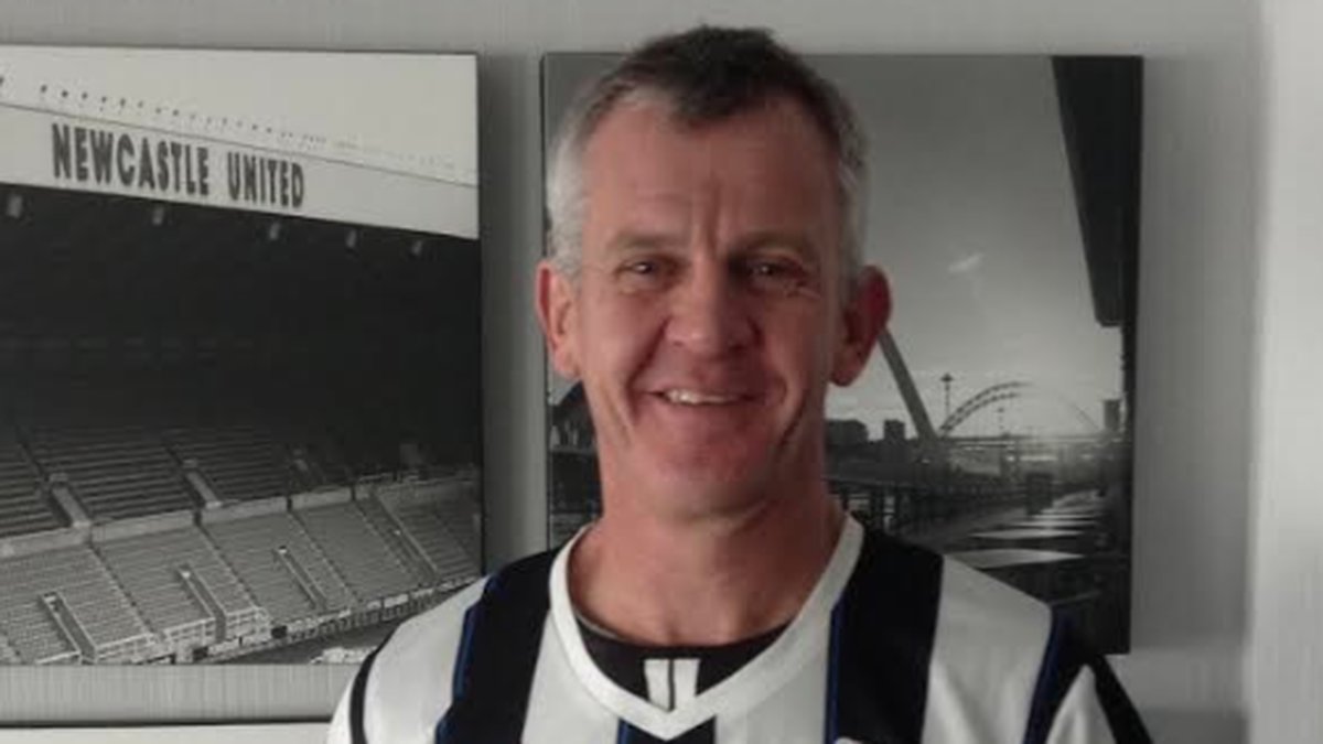 Rolf bytte namn till favoritlaget Newcastle. (Foto: Privat)